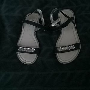 Flat sandals